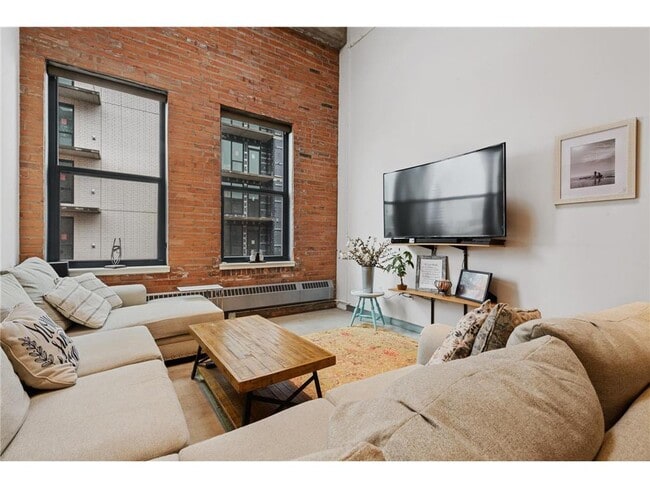 Building Photo - 250 Park Ave Unit 712