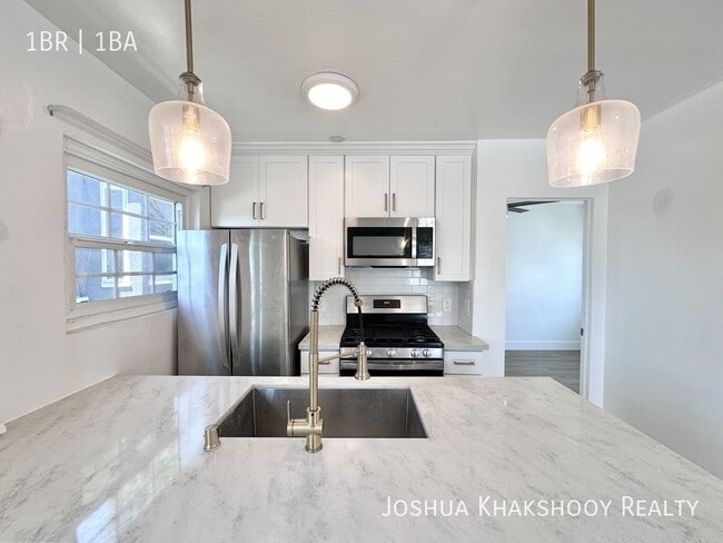 3017 1/2 London St-