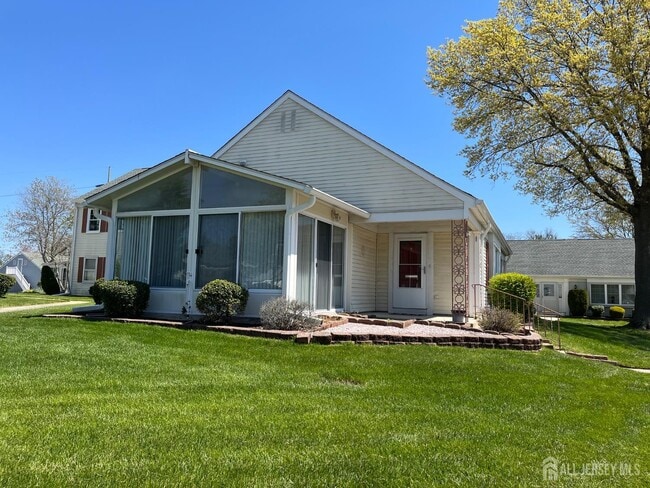 Photo - 333N Newport Way