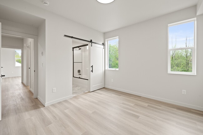 Photo - Boardwalk Place