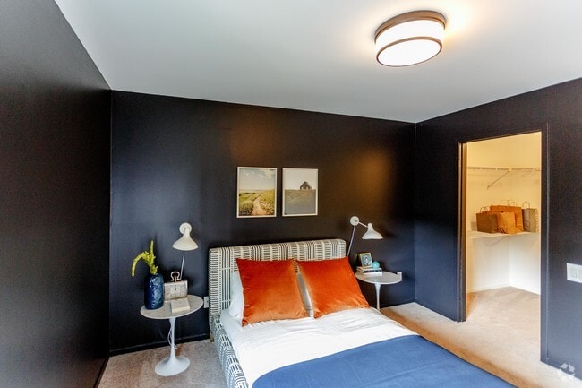 1BR, 1BA - 680 SF