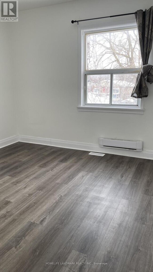 Photo - 289 The Queensway N