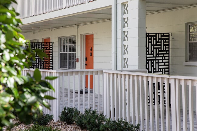 3318 W. De Leon