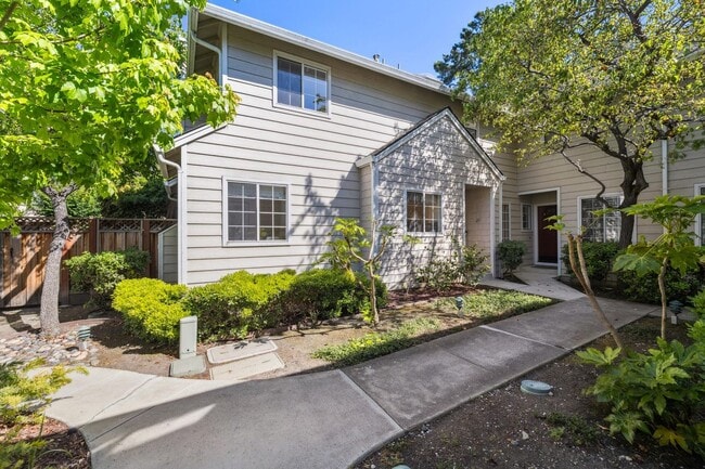 Delightful 3/3bth End-Unit Townhouse in Ce... - Delightful 3/3bth End-Unit Townhouse in Ce...