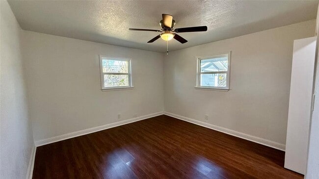 Photo - 104 Fairlane Dr