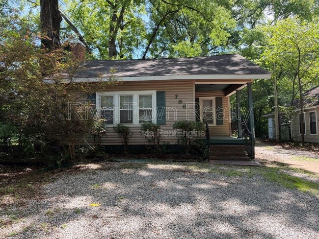 Building Photo - 736 Echles St