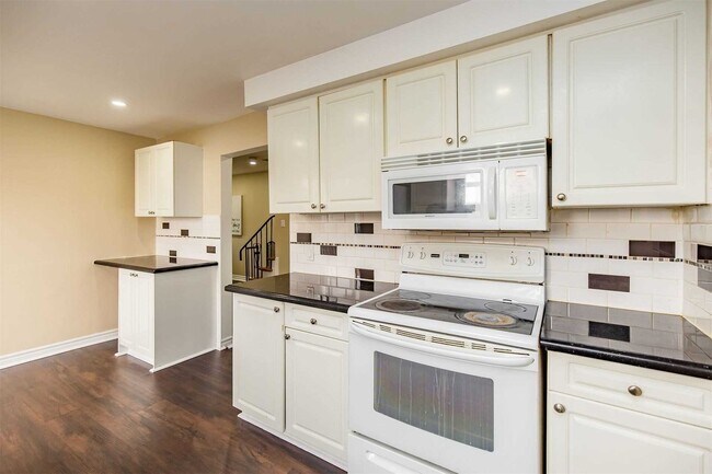 Building Photo - 26 Abell Dr Unit One-Bed Plus Den