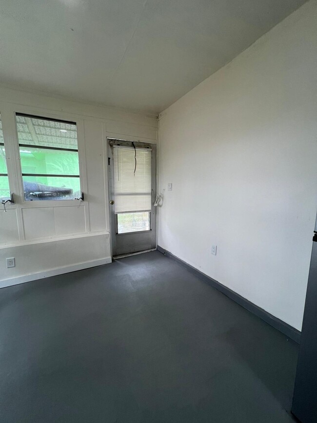 Building Photo - 6980 NW 25th St Unit Rick