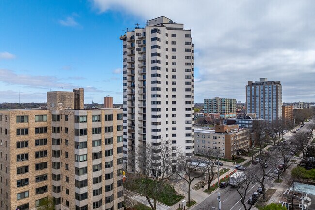 Photo - Diamond Tower Apartments
