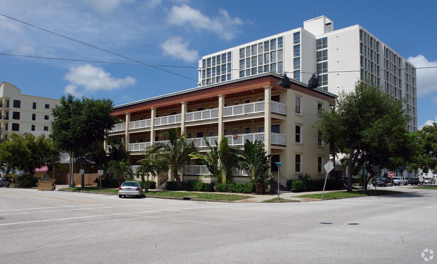 Building photo - 305 5th St S Apartments