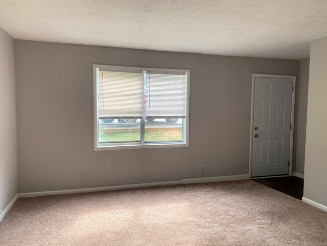Building Photo - 4053 Log Cabin Dr