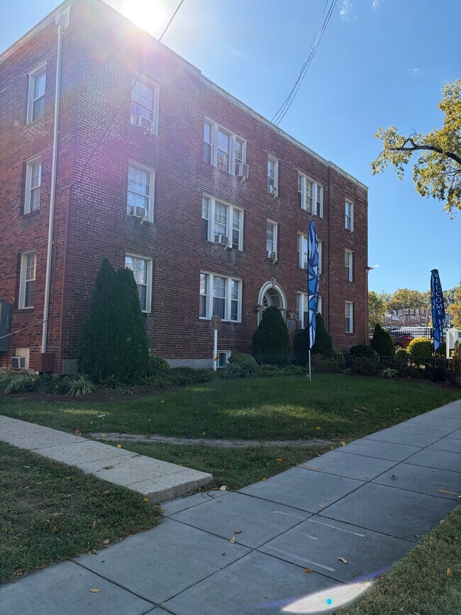 New Hampshire & First Apartments