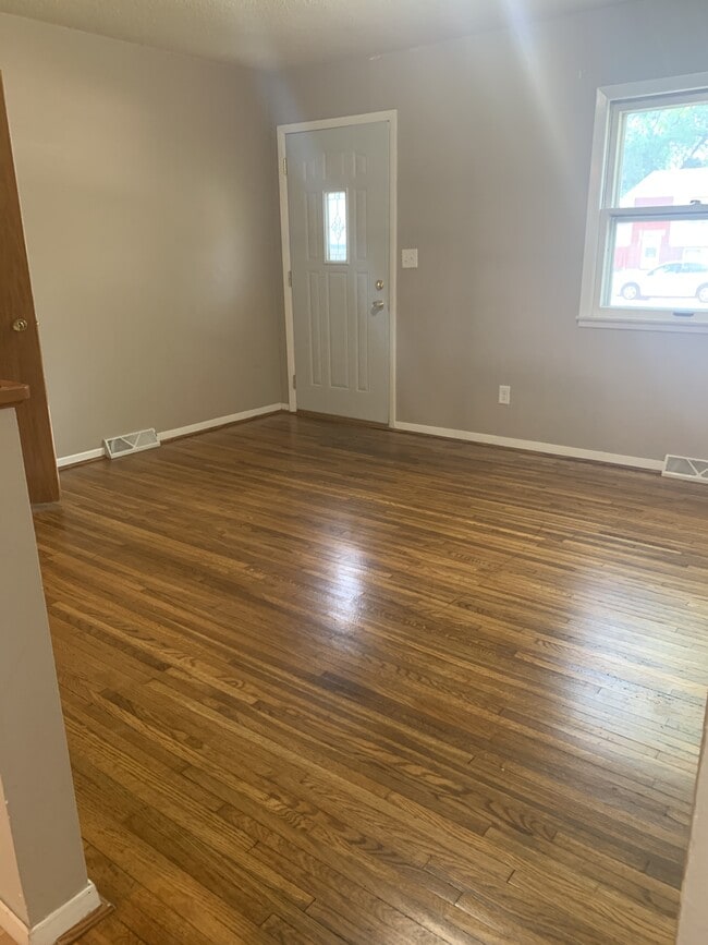 Photo - 513 W Clark St