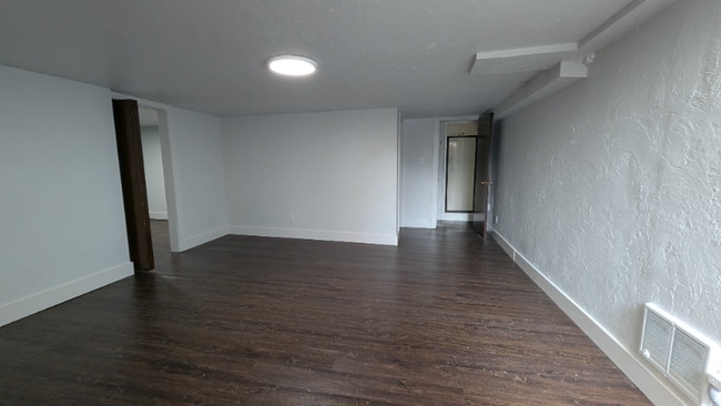 Building Photo - 208 G St Rental