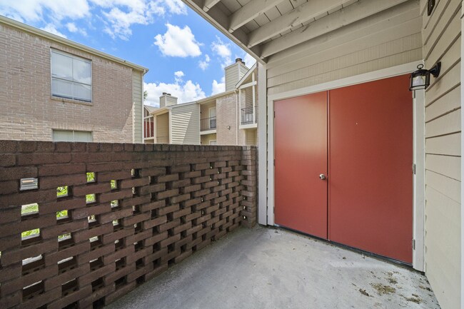 Patio- B1-2Bd-2Ba- Flint290.jpg - Flint at 290