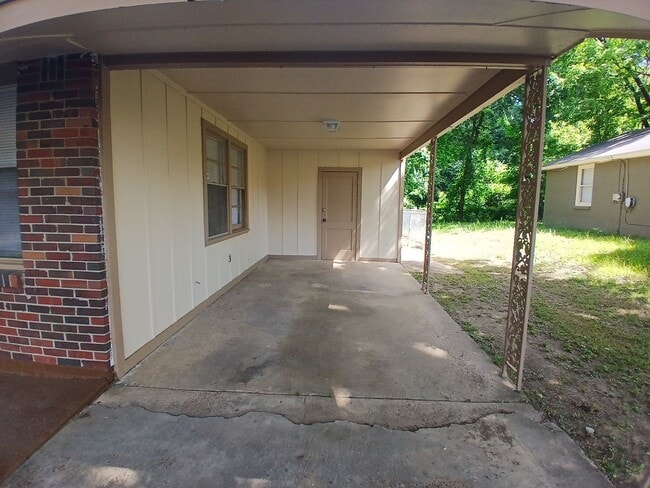 Photo - Charming 3 bedroom home - Open To Section 8