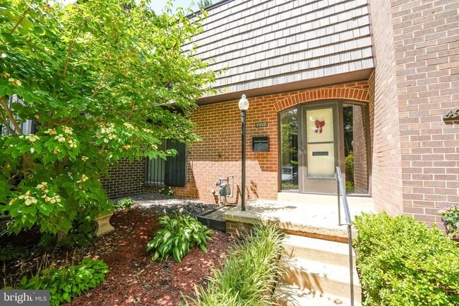 Building Photo - 4908 Sauquoit Ln