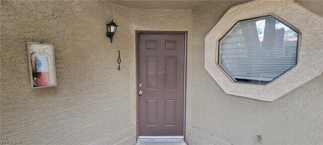 Building Photo - 5044 S Rainbow Blvd Unit 104