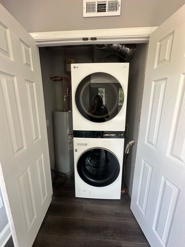 Photo - 1914 Rowan St Unidad 2