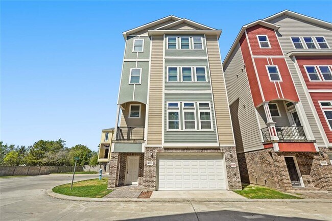 Building Photo - 2116 Bidwell Dr Rental
