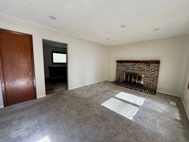 Photo - 3 bed 1 1/2 bath in NE Lincoln