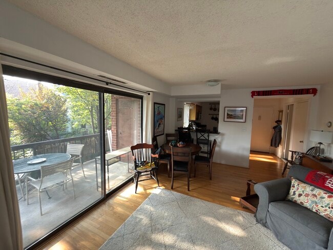 Photo - 2320 Wisconsin Ave NW Unidad 212