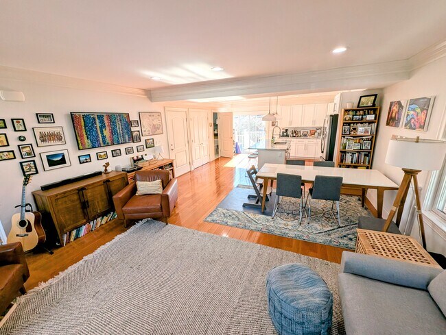 Open concept living and kitchen - 73 Broadway Unidad 2