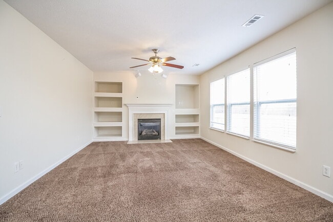 Photo - 4565 Hawthorn Dr