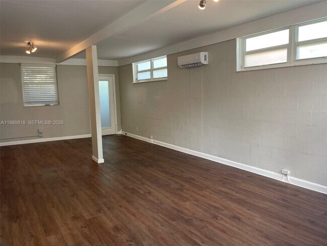 Photo - 305 NE 15th Ave Unit REAR