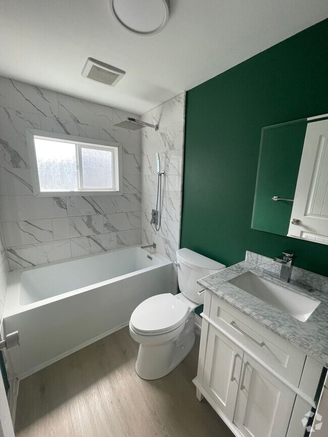 Building Photo - Charming Two Bedroom Pet Friendly Home in ...