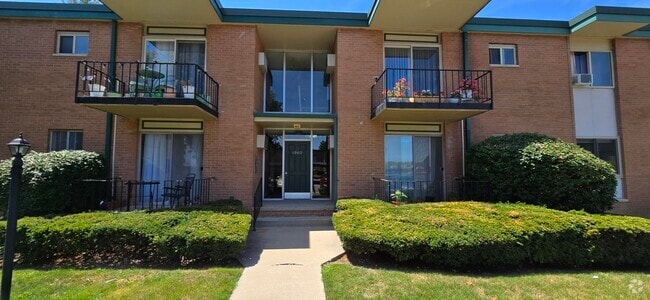 Building Photo - 1980 Axtell Dr Unit 2 Rental