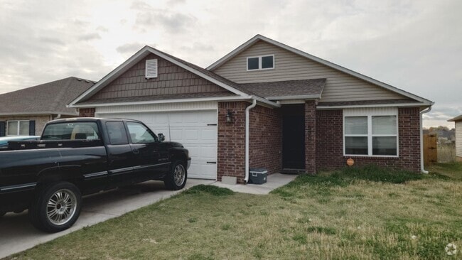 Building Photo - 530 Woodcreek Lp Rental