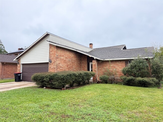 Building Photo - 11315 Paramount Ln