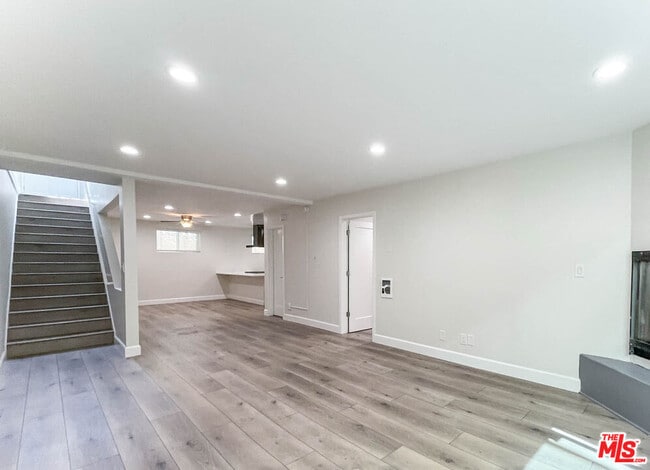 Building Photo - 942 7th St Unit 5 Rental