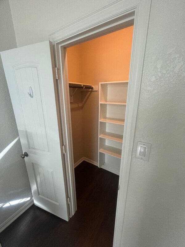 Photo - 724 Decathlon St