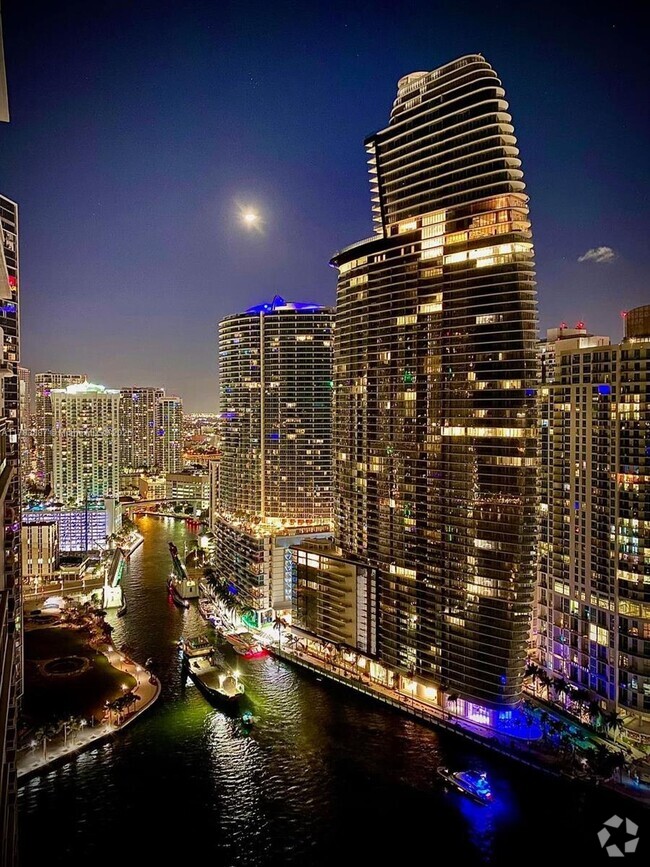 Building Photo - 475 Brickell Ave Unit 1715 Rental