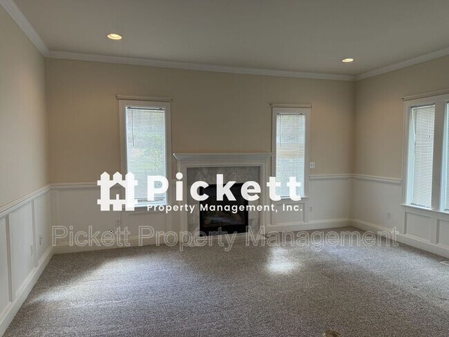 Photo - 1627 Lucero Pl E