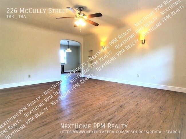 Building Photo - 226 McCully St Unit 3