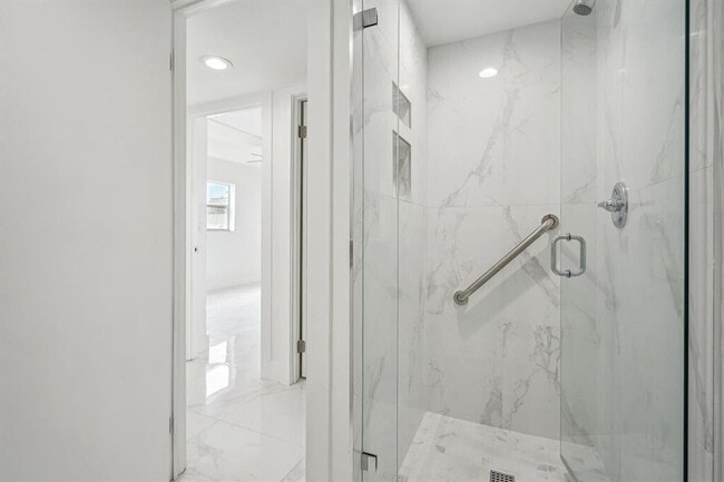 Photo - 100 Monaco Ct