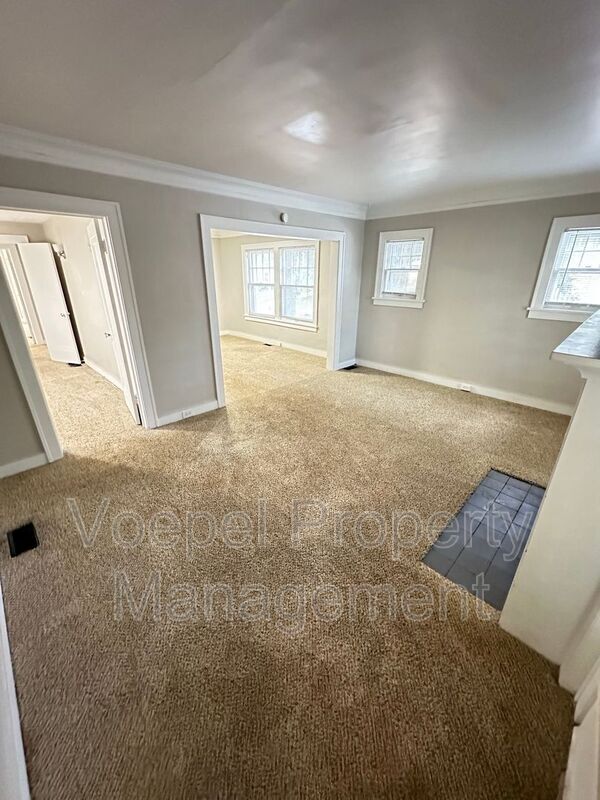 Photo - 5400 Harrison St