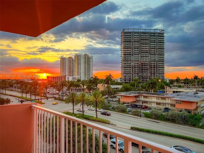 Building Photo - 2200 E Hallandale Beach Blvd Unit 605