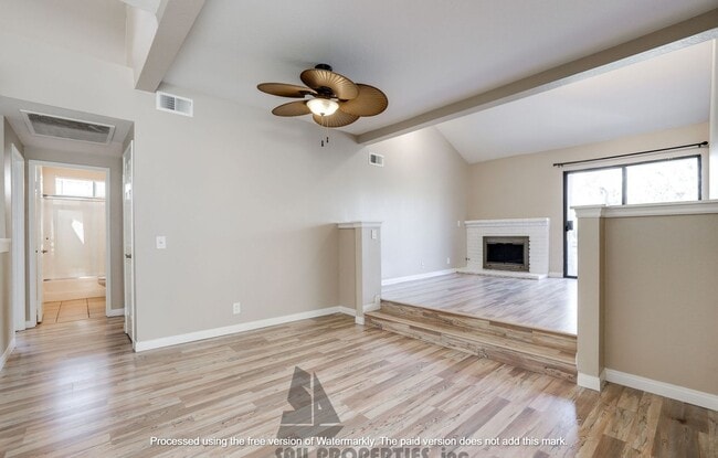 Building Photo - Welcome to this stunning 2-bedroom+loft, l... Unit 212