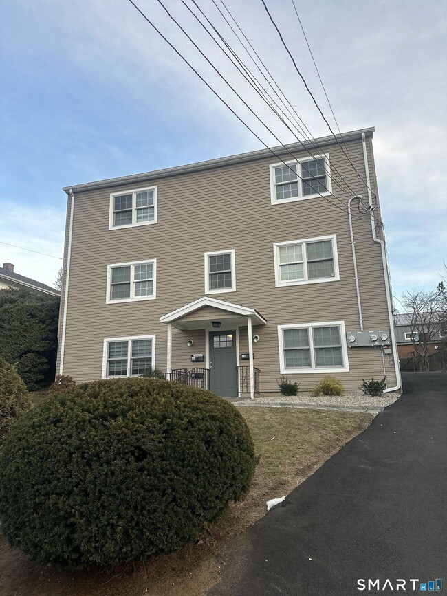 Building Photo - 179 Longview Ave Unit B