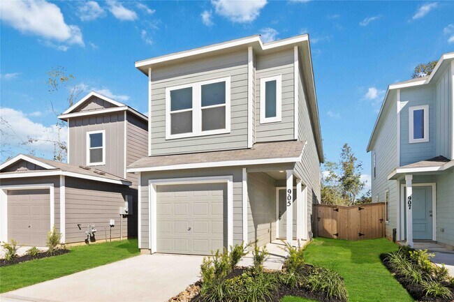 Photo - 905 Pertuso Ln