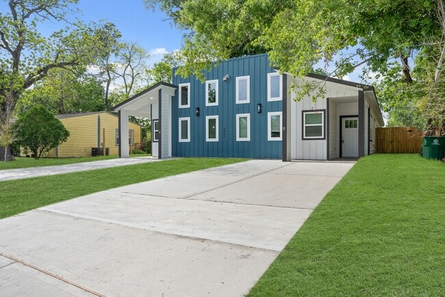 Photo - 5941 Southlea St