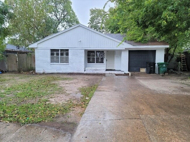 Building Photo - 450 Glenburnie Dr Rental