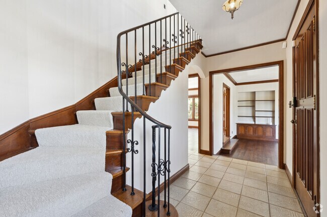 Entry Way - 2801 Hillside Dr