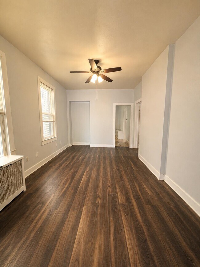 Photo - 187 Clerk St