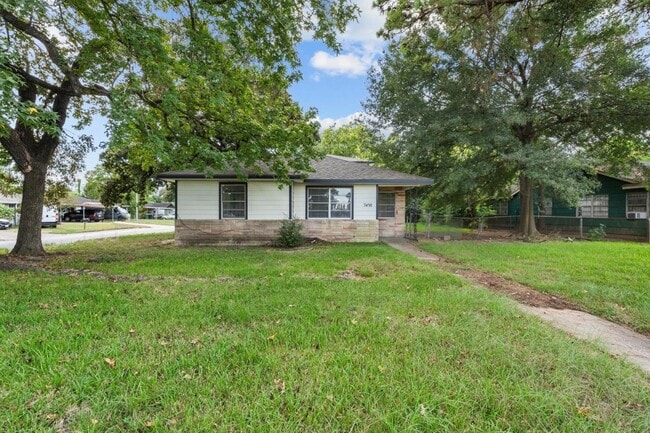 Photo - 7450 Lakewood Dr