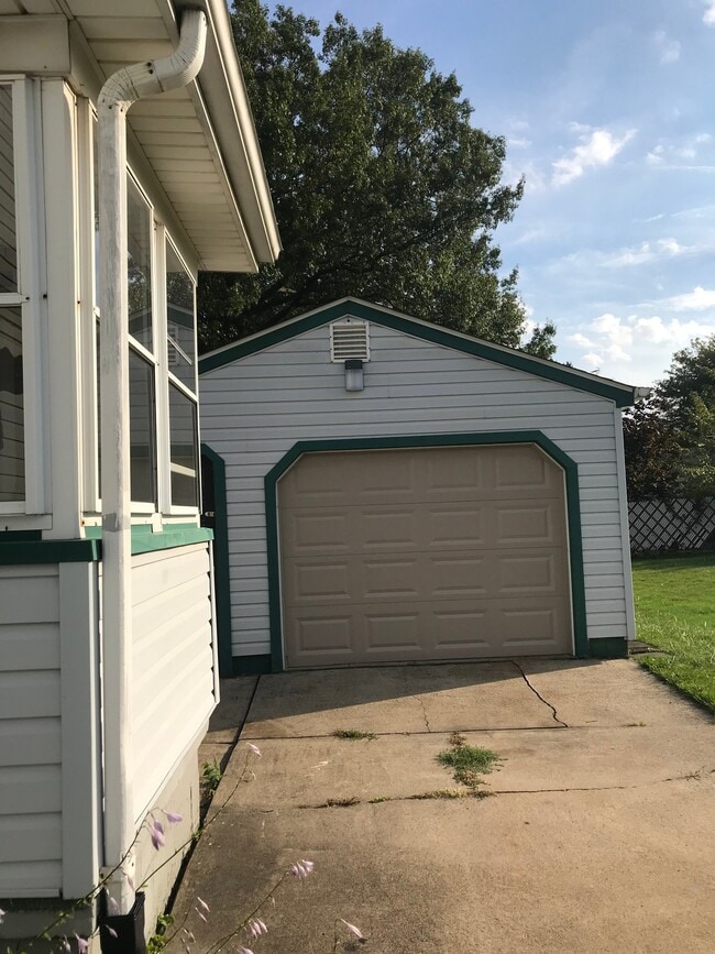 951 Warren Ave